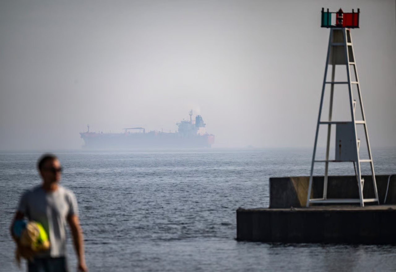 ЕС нацелен на блокировку морской торговли России