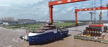Для обслуживания морских ветряков очень подходит судно на батарейках
