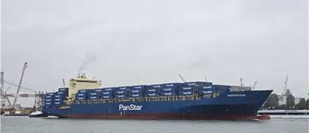 Контейнеровоз из Южной Кореи совершил пробный переход в Европу через СМП