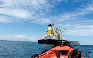 Балкер Merchant Mariner, возможно, столкнулся с рифом