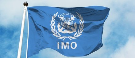 IMO продолжает вызволять моряков из Залива