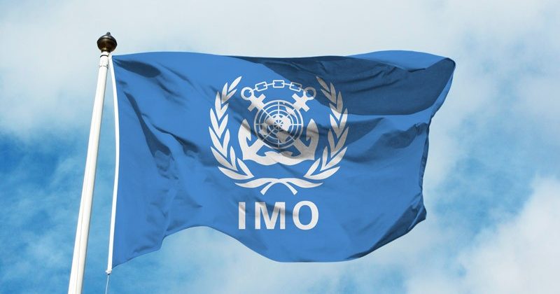 IMO продолжает вызволять моряков из Залива