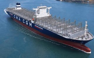 Корейцы счастливо освободили моряков от необходимости крепить контейнеры