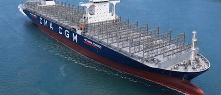 Корейцы счастливо освободили моряков от необходимости крепить контейнеры