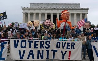 Трамп продолжает вносить смуту в процедуру промежуточных выборов