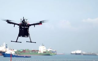 Беспилотник в Сингапуре оставит моряка без штанов
